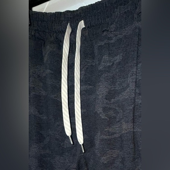 Vuori Performance Joggers Black Camo Medium - Picture 8 of 16